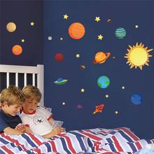 Adesivos de parede sistema solar para quarto de crianças, estrelas, espaço exterior, céu, decalques, planetas, terra, sol, saturno, pôster, mural 2024 - compre barato