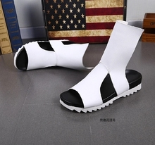 Sandalias romanas huecas blancas y de cuero para hombre, chanclas informales de playa para hombre, sandalias de manga a la moda 2024 - compra barato