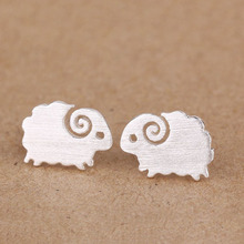 Brincos em formato de ovelha prata esterlina 925, joia piercing de orelha para mulheres preço de fábrica 2024 - compre barato