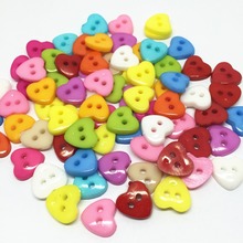 Пластиковые разноцветные кнопки в форме сердца, 100 шт., 12 мм, 2 отверстия, аксессуары для пошива одежды, кнопки для самостоятельного изготовления карт, украшения 2024 - купить недорого