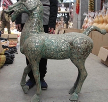 Estátua de escultura de cavalo selvagem em dourado em bronze e casácio real da dinasmo da china 2024 - compre barato