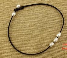Collar de perlas de cuero Color blanco con forma de arroz collar con perlas de agua dulce 3 perlas joyas de nudos de cuero 2024 - compra barato