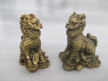 A escultura chinesa antiga de cobre par de leões feng shui kirin estátuas de cachorro artesanato de metal 2024 - compre barato