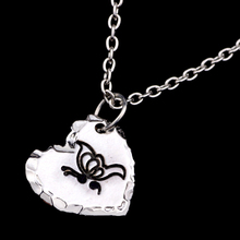 Новинка 2016, кулон в виде бабочки, ожерелье с серебряным покрытием, ожерелье "точка с запятой", кулон в виде сердца, ювелирные изделия для женщин YLQ0096 2024 - купить недорого