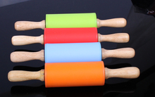 1 PC 23 centímetros Pinos Rolando Silicone Rolo de Massa Folhada De Madeira Lidar Com Ferramentas de Cozimento de Silicone Rolling Pin LB 020 2024 - compre barato