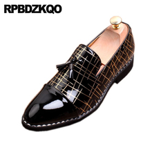 Nice bico fino preto patenteado estilo britânico loafers masculinos formais vermelho italiano sapatos de marcas vestido de casamento borla elevador 2024 - compre barato