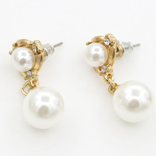 Pendientes de flor de cristal con tuerca para mujeres, aretes de doble perla, colgante de diamante de circonia cúbica dorada, accesorios de joyería para la oreja 2024 - compra barato