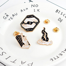 Broche de manos de bruja mágica para regalo de Halloween, insignias de goteo de aleación de esmalte, Pins de la camisa, accesorios de moda, joyería, 2019 2024 - compra barato