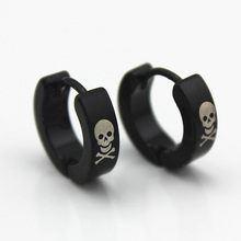 Pendientes de aro de acero inoxidable para hombre y mujer, colgante de calavera negra, círculo redondo pequeño, pendiente Huggie, accesorios de joyería, 10 par/lote 2024 - compra barato