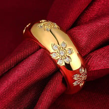 Joyería de anillo de banda de grabado con patrón de flores de circonita cúbica rellena de oro para mujer Bluelans 2024 - compra barato