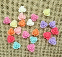 Cabochão de resina plana para decoração de flores, 100 peças artesanato de decoração de flores com parte traseira lisa ajuste de grampos de cabelo contas diy 2024 - compre barato