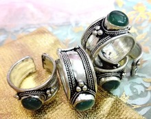 Отличное ярко-зеленое кольцо с Бусиной, старое регулируемое кольцо тибетское серебро буддизм, 1 шт. 2024 - купить недорого