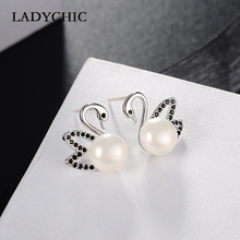 LADYCHIC-pendientes de tuerca de cisne de circón negro para mujer, aretes de perlas de diseño elegante Simple para mujer, envío directo de fiesta LE1309 2024 - compra barato