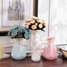 Florero de cerámica blanca, adornos para el hogar, mesa de sala de estar de estilo europeo, arreglo de flores, florero pequeño de artesanía 2024 - compra barato