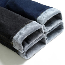 Calça jeans masculina de inverno, grossa de lã quente para homens, macacão quente de lã lavada, calças plus size 2024 - compre barato
