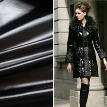 Tecido de tafetá de nylon 310t alto e denso, tecido revestido de pu brilhante para jaqueta 2024 - compre barato