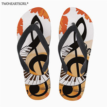 Twoheartsgirl de moda de verano de playa Flip Flops zapatillas de mujer 3D música notas Piano impreso Sandalias Zapatos planos señora ducha zapatilla 2024 - compra barato