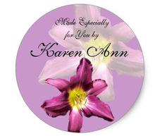 1,5-дюймовый фиолетовый цветок лилии, Классический круглый стикер 2024 - купить недорого