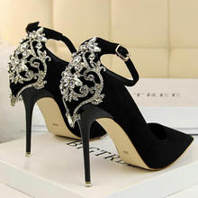 Sapatos de salto alto pontudo com fivela feminino, sapato de casamento elegante de veludo com ponta baixa, fivela sólida para mulheres 2024 - compre barato