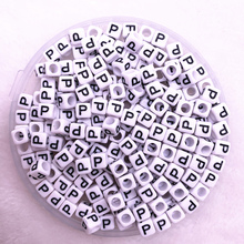 Contas de cubo acrílico com letras do alfabeto branco/p, 10/10 pol. para fazer joias diy, 6x6mm (7/8 "x1/4") 2024 - compre barato
