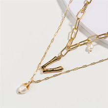 Colgante de aleación de oro con letras para mujer, cadena larga con dos perlas naturales de agua dulce, joyería multicapa 2024 - compra barato