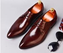 Мужские модельные туфли; туфли на низком каблуке со шнуровкой; блестящие дышащие туфли из натуральной кожи с острым носком; цвет черный, красный; Туфли-оксфорды для свадебной вечеринки 2024 - купить недорого
