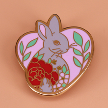 Coelho floral esmalte pino coração forma broche flor bonito pinos animal emblema jóias presentes para mulher jaqueta acessórios 2024 - compre barato