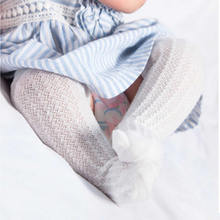Летние носки для новорожденных тонкие сетчатые свободные однотонные дышащие носки до колена для мальчиков и девочек, летние хлопковые носки 2024 - купить недорого