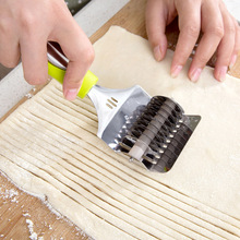 Pequena máquina manual de macarrão para cortar macarrão doméstico ferramenta de cozinha 2024 - compre barato