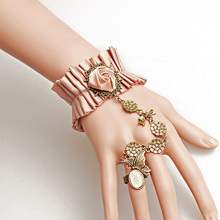 Женский винтажный браслет в готическом стиле, пушистые кружевные браслеты с розовыми и розовыми цветами, медные браслеты на цепочке с бабочкой, ювелирные изделия 2024 - купить недорого