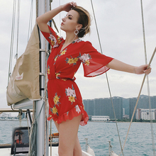 Macacão feminino de verão, bodysuit sexy, decote em v, roupa curta de chiffon, manga curta com babados, macacão vermelho 2024 - compre barato