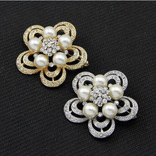 New Arrival Flower Shaped Ivory Pearl And Crystals Elegant Wedding Dress Brooch Women Party Jewelry 2024 - buy cheap