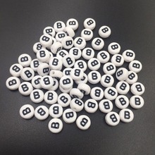 Contas de alfabeto com 100 peças 4*7mm branco com impressão preta, letra única b de acrílico, contas iniciais de joia com encaixe 2024 - compre barato