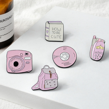 В стиле Pin розовый рюкзак книги камера мобильного телефона запись эмали штырь Жетоны Милая брошь с дизайном «девочка» штырь отворотом, ювелирное изделие, подарок для детей 2024 - купить недорого