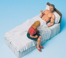 1/35 model kit resin kit     Soldier & Girlfriend with Bed 2024 - buy cheap