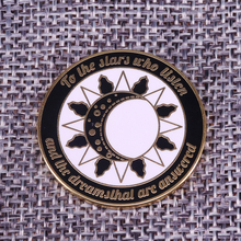 Broche fase lua estrelas de lapela que ouvem e sonhos, broche inspirador respondendo broche acomaf literatura crachás esmalte 2024 - compre barato