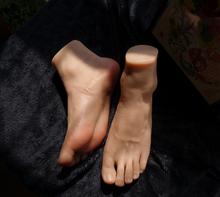 New 1pair Male Realistic Silicone Lifelike Soft Mannequin Feet Display Men Shoes Socks Manicure Decorate Teaching Size G4201 2024 - compre barato