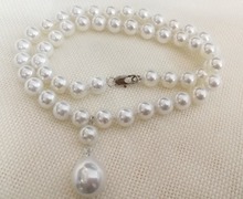 Mulher colar de jóias 6mm branco pequena bola redonda pérolas naturais Shell pérola AAA waterdrop pingente de presente 2024 - compre barato