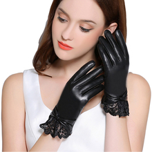 Перчатки женские из натуральной кожи, зимние утепленные модные перчатки с бархатным утеплителем, с черным кружевом, для вождения, из овчины, F8008 2024 - купить недорого