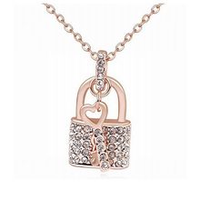 2016 New arrival Lock and key pendant necklace made with CZ crystal for Christmas gift 2024 - buy cheap