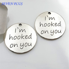 High Quality 10 Pieces/Lot Diameter 23mm I'm Hooked On You Letter Printed Round Message Charms For Lovers 2024 - buy cheap