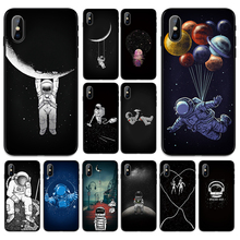 Черно-белого цвета с изображением космонавта мягкая термополиуретановая крышка-чехол для Apple iPhone 6 6S 7 8 плюс 5 5S SE X XS MAX XR силиконовые чехлы 2024 - купить недорого