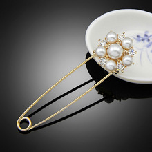 Bonito Simulado Pérola Flor Rhinestone Pin Broches de Ouro-cor para Mulheres Pinos Broche Jóias 2024 - compre barato