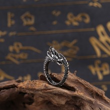 Кольцо с драконом в стиле ретро, кольцо из титановой стали в стиле панк, властное кольцо, ювелирные изделия с драконом для мужчин 2024 - купить недорого