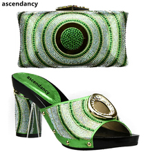 Новые туфли и сумочки зеленого цвета в африканском стиле, итальянская женская обувь в итальянском стиле с подходящими сумочками, украшенные Стразы 2024 - купить недорого