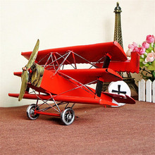 Modelo de avión rojo de Metal Vintage, 1 unidad/lote, regalo de fiesta, vehículos de juguete, decoración creativa para el hogar/Pub/tienda, Retro 2024 - compra barato