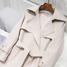 Trench coat feminino com gola virada para baixo, longo, casual, tamanhos grandes m205, 2019 2024 - compre barato