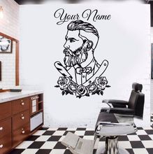 Decalque de parede para barbearia e hipster, tatuagem, nome personalizado, adesivo de parede masculino, decalque para salão de beleza, pôster de janela removível ay0165 2024 - compre barato
