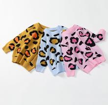 Зимний трикотажный свитер с леопардовым принтом для девочек 1-7 лет, хлопковые осенние детские топы с длинными рукавами, комплекты 2024 - купить недорого
