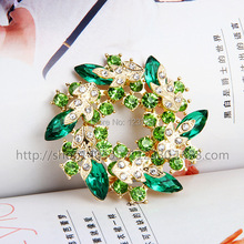 2017 Fashion Delicate Rhinestone Brooch Resin Garland Hollow Out Corsage Personality Multicolor Flower Corsage Pin Cape Buckle 2024 - buy cheap